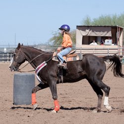 Lorill Equestrian Center - Kids gymkhanas, barrel racing