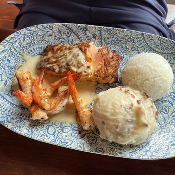 Bubba Gump Shrimp - Salmon and shrimp - Seafood Near Me - Kemah, Texas