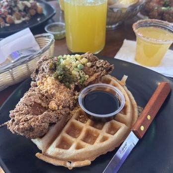 Escala - Spicy Chicken and Coconut Waffles - Colombian Near Me - Los Angeles, California