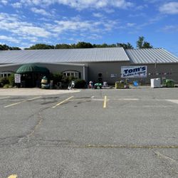 Tom's Discount Store