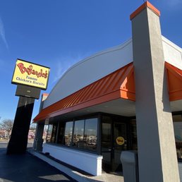 the outside of a restaurant