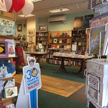 Secret Garden Bookshop - Organized and neat - Bookstores Near Me - Seattle, Washington