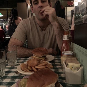 J.G. Melon - Cheeseburger - American Near Me - New York, New York