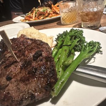 Yard House - 20oz Bone-in Ribeye - New American Near Me - Honolulu, Hawaii