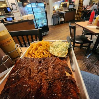 Highlands Smokehouse - Barbeque Near Me - Highlands, North Carolina