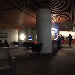 Decent lounge at Air Canada lounge located on LGA 3rd floor. Decent lounge at Air Canada lounge located on LGA 3rd floor.