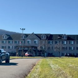 Country Inn & Suites By Carlson, Big Flats-Elmira, NY - Street entrance to the hotel