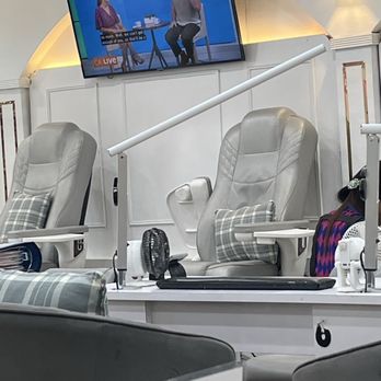 Lush Nail Studio - The space between the chairs is greatly appreciated:) - Waxing Near Me - Tustin, California Lush Nail Studio - The space between the chairs is greatly appreciated:) - Waxing Near Me - Tustin, California