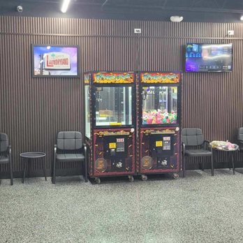 The Laundry Lounge - Laundromat Near Me - West Des Moines, Iowa