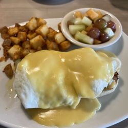 Perkins American Food - California Avocado Benedict
