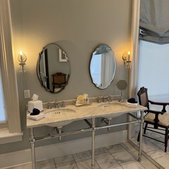 The James Lee House - The Lee Suite marbled bathroom - Bed & Breakfast Near Me - Memphis, Tennessee The James Lee House - The Lee Suite marbled bathroom - Bed & Breakfast Near Me - Memphis, Tennessee