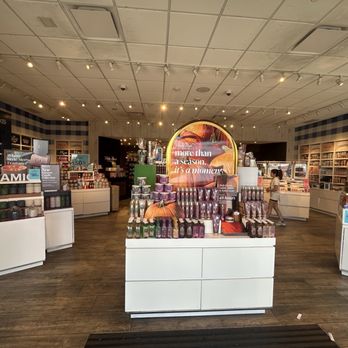 Bath & Body Works - Cosmetics & Beauty Supply Near Me - Las Vegas, Nevada Bath & Body Works - Cosmetics & Beauty Supply Near Me - Las Vegas, Nevada