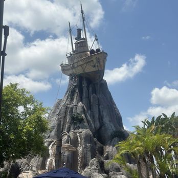 Typhoon Lagoon Surf Pool - Water Parks Near Me - Orlando, Florida