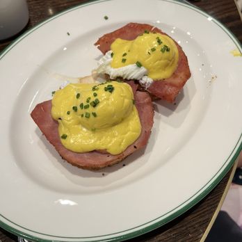 Sadelle's - Eggs Benedict - Breakfast & Brunch Near Me - Las Vegas, Nevada Sadelle's - Eggs Benedict - Breakfast & Brunch Near Me - Las Vegas, Nevada