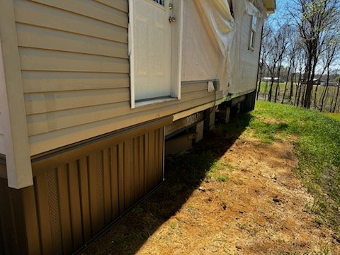 Slide of Magnolia Skirting