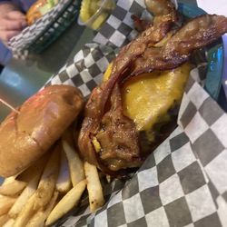 Scoops Pub - Did I say bacon? Yum!