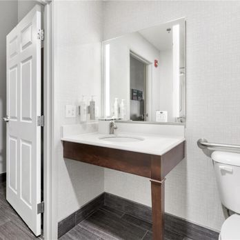 Hampton Inn Salem - Guest room bath - Hotels Near Me - Salem, Virginia Hampton Inn Salem - Guest room bath - Hotels Near Me - Salem, Virginia