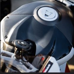 Graphix Garage - Carbon fiber wrap