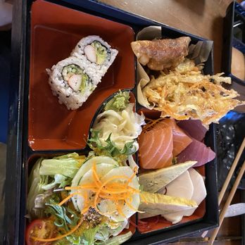 Domo Izakaya - Sashimi lunch bento box special (salmon, tuna, escolar, and tamago) - Sushi Bars Near Me - Destin, Florida Domo Izakaya - Sashimi lunch bento box special (salmon, tuna, escolar, and tamago) - Sushi Bars Near Me - Destin, Florida