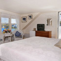 Peg Leg Inn - Room 11 is on the third floor with a king bed, private deck, AC, mini fridge, cable tv, wi-fi and full ocean view.