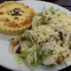 Villa 106 - Agora tem quiche com salada no cardápio a R$27,00. Salmão com pimenta rosa, muito boa.