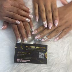 Hollywood Nails - 2 twins sister !!