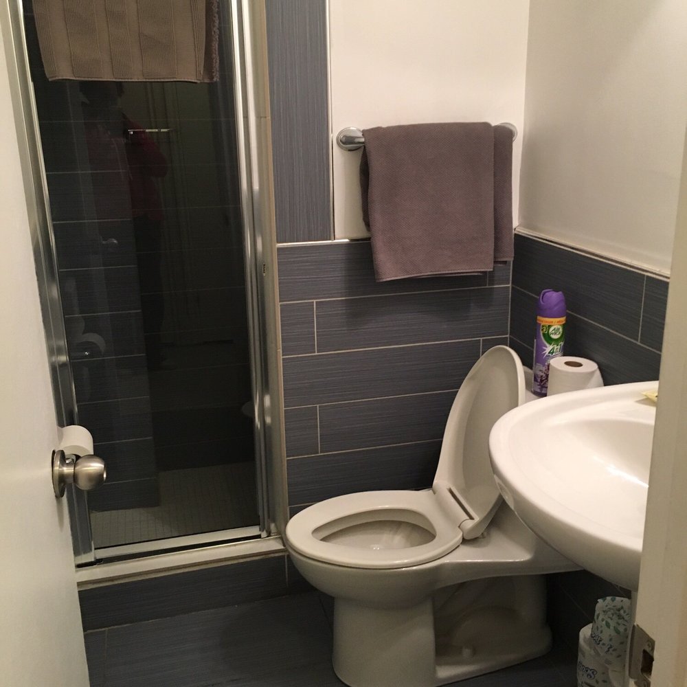 The Clarence Park - Clean ensuite bathroom in a standard private room - Hostels Near Me - Toronto, Ontario The Clarence Park - Clean ensuite bathroom in a standard private room - Hostels Near Me - Toronto, Ontario