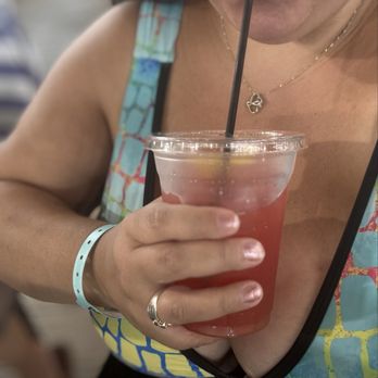 Great Wolf Lodge - Mocktails in the waterpark - Resorts Near Me - Mashantucket, Connecticut Great Wolf Lodge - Mocktails in the waterpark - Resorts Near Me - Mashantucket, Connecticut