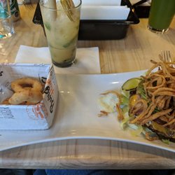 Burger Home - Bunless burger and onion rings