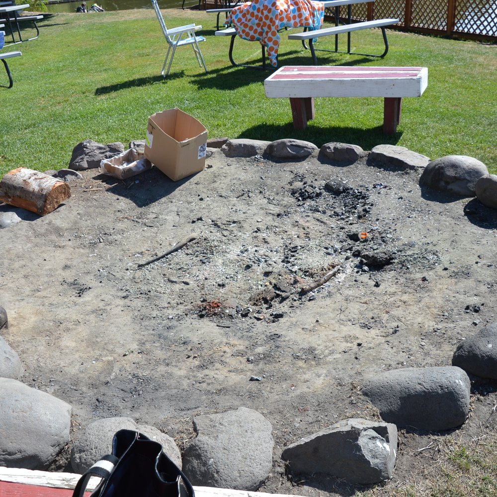 Silver Lake Resort - Community fire pit is cool - Hotels Near Me - Silverlake, Washington Silver Lake Resort - Community fire pit is cool - Hotels Near Me - Silverlake, Washington