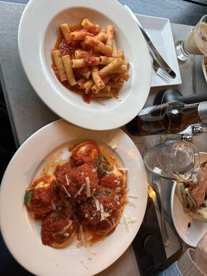 Rocco's Cucina & Bar by null