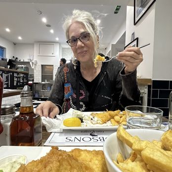 Hobson's Fish & Chips - Fish & Chips Near Me - London, XGL