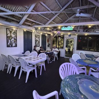 Sauder's Landing Restaurant - Friends and porch dining - Seafood Near Me - Jensen Beach, Florida