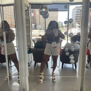 illūm - Photo wall - Juice Bars & Smoothies Near Me