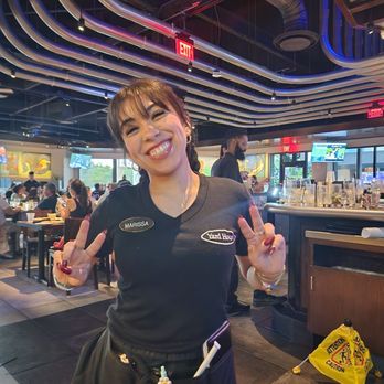 Yard House - Super cool waitress - Bars Near Me - Sunrise, Florida