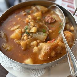 O Pipo Tavern - Beef knuckles and chickpeas was rich and delicious!