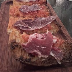 S'Aranella - Pan con tomate with iberico.