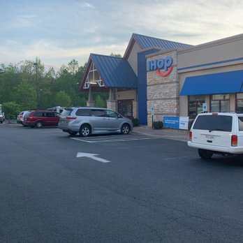 IHOP - Restaurant is empty and no one inside to help either. - Burgers Near Me - Zion Crossroads, Virginia