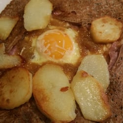 Crèperie des Lutins - Galette oeuf, lard, fondue d oignons, pomme de terre et fromage