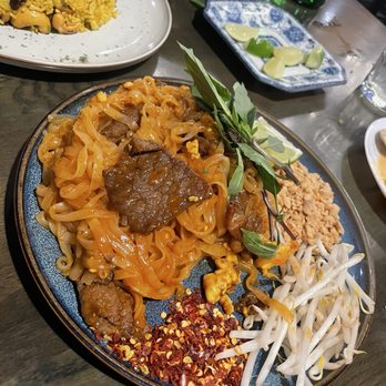 Amazing Basil - Pad Thai (w/ Peanut) 泰式炒金邊粉 (含花生) - Asian Fusion Near Me - Fremont, California
