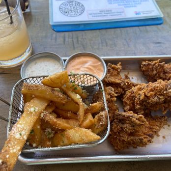 RAPPOURT - Chicken tenders and fries - Bars Near Me - Ann Arbor, Michigan