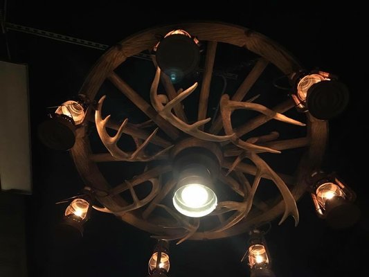 R & J Saloon by null