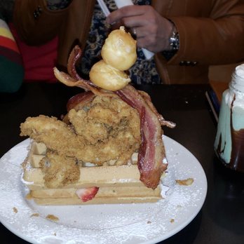 Maple Leaf Diner - American Near Me - Dallas, Texas Maple Leaf Diner - American Near Me - Dallas, Texas