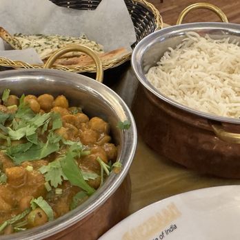 Royal Mezbaan - Garlic nan with Chana Masala - Indian Near Me - Pittsburgh, Pennsylvania