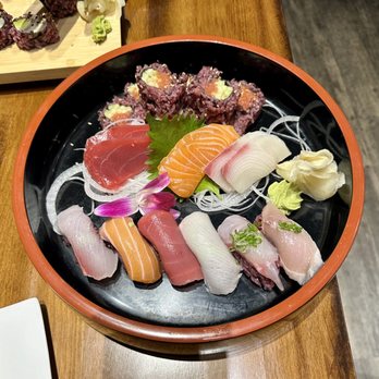 Sakana Sushi and Roll - Sushi/Sashimi Combo C with Spicy Tuna - Sushi Bars Near Me - Kensington, California