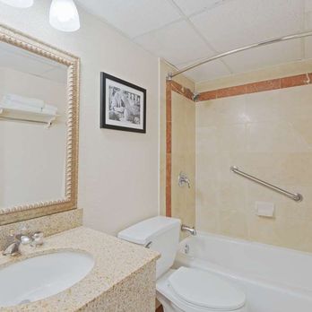Super 8 by Wyndham Sturbridge - Guest room bath - Hotels Near Me - Sturbridge, Massachusetts Super 8 by Wyndham Sturbridge - Guest room bath - Hotels Near Me - Sturbridge, Massachusetts