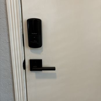 Ben's Oakhurst Properties - Smart lock - Keys & Locksmiths Near Me Ben's Oakhurst Properties - Smart lock - Keys & Locksmiths Near Me