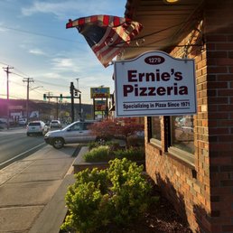Exterior photo of Ernie's Pizzeria - New Haven, Connecticut Exterior photo of Ernie's Pizzeria - New Haven, Connecticut