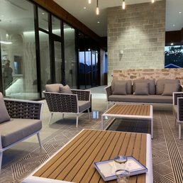 Lounge area after massages with free drinks Lounge area after massages with free drinks