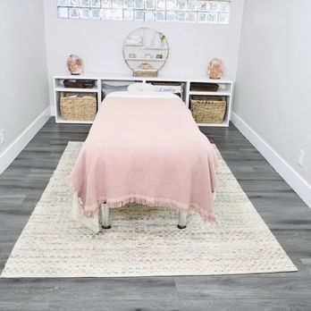 Awesome Salt Lounge - Massage room - Massage Therapy Near Me - North Miami, Florida Awesome Salt Lounge - Massage room - Massage Therapy Near Me - North Miami, Florida